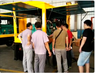 羅德技術(shù)團(tuán)隊與工廠工作人員討論產(chǎn)品 羅德技術(shù)團(tuán)隊與工廠工作人員討論產(chǎn)品