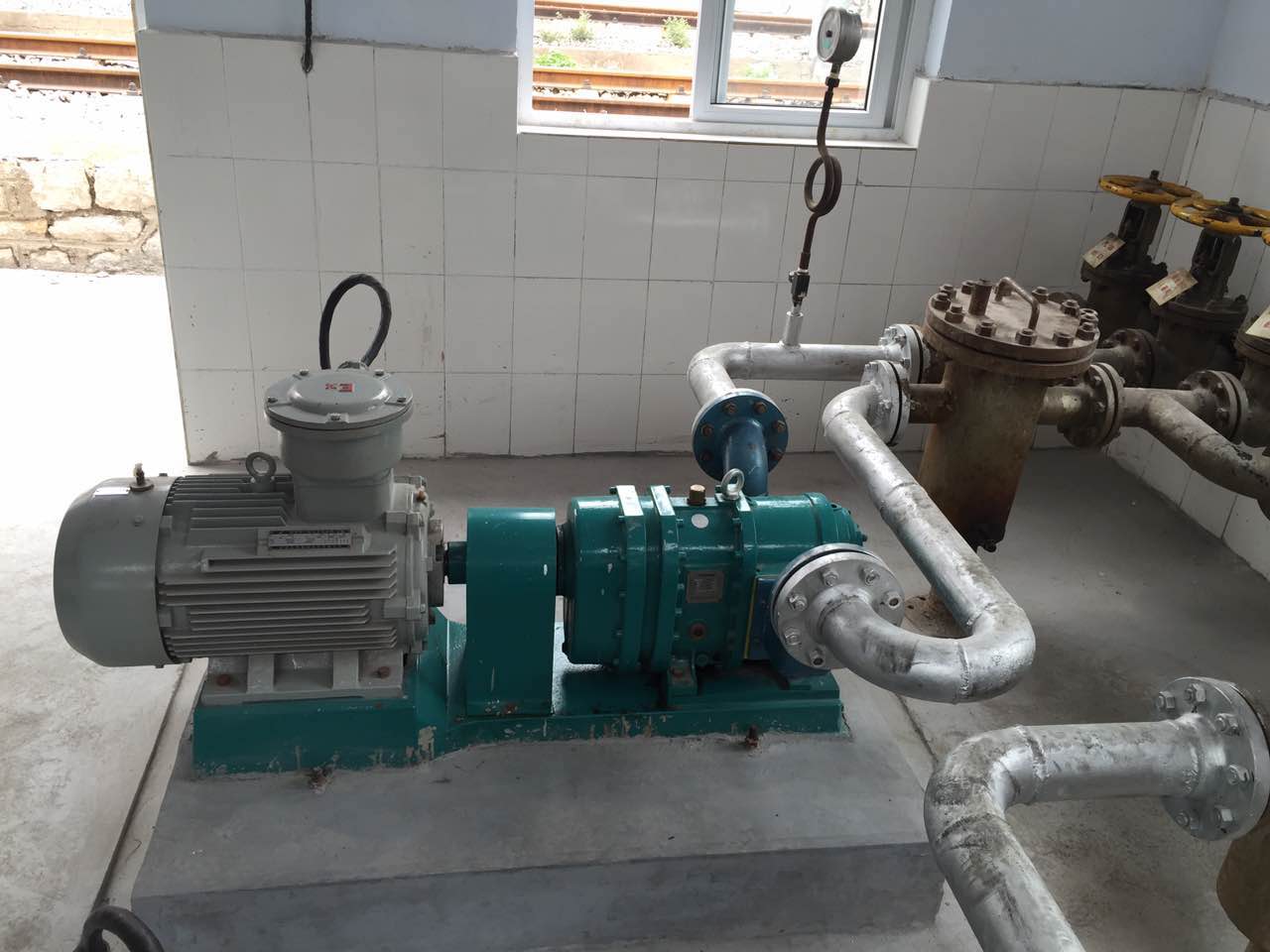 羅德轉子泵在室內(nèi)安放應用于淄博齊魯石化--汽柴油掃倉