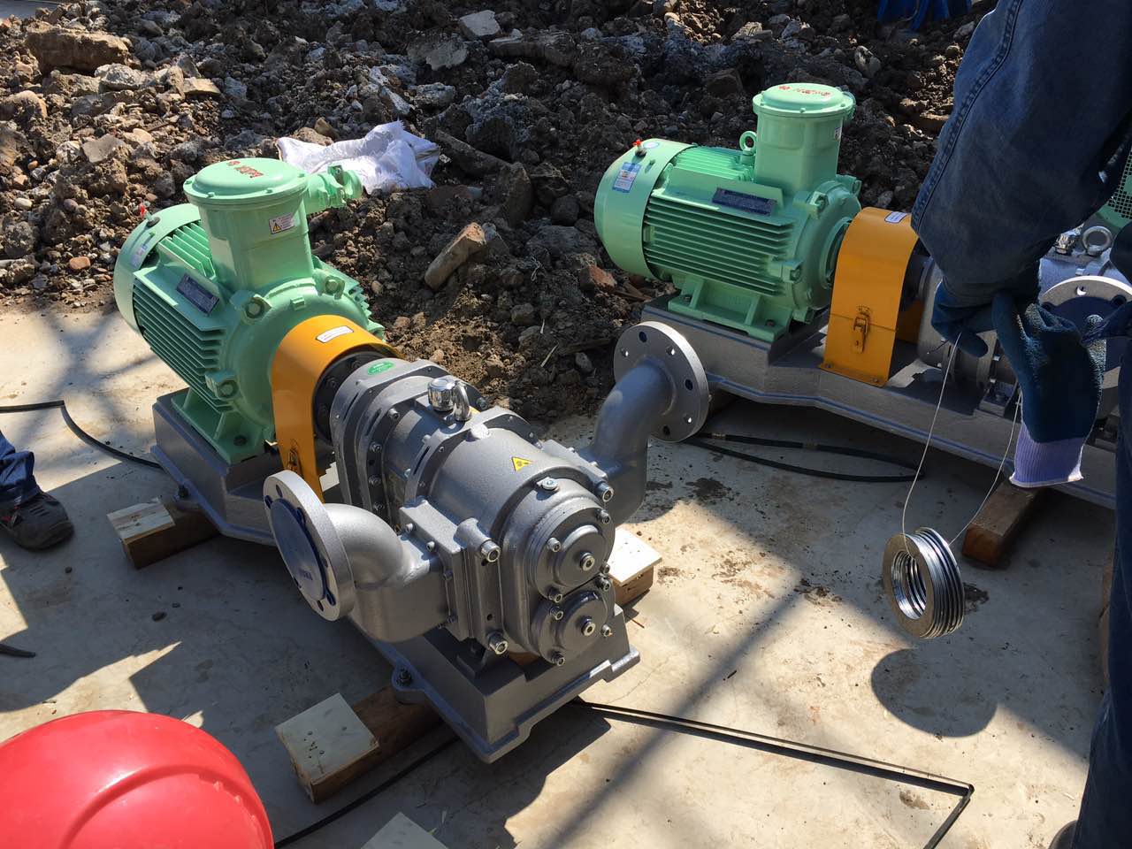 羅德乙醇卸車轉子泵安裝準備工作 羅德乙醇卸車轉子泵安裝準備工作